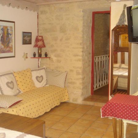 Locastillon Luaran gambar