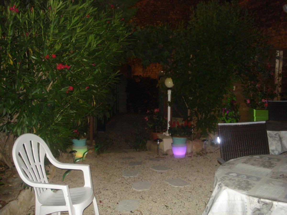 Locastillon Luaran gambar
